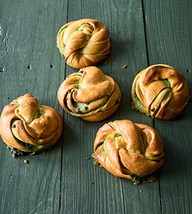 Twisted Bun with Chocolate and Pistachio